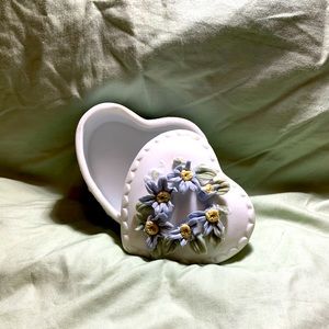 Porcelain Jewelry Box .